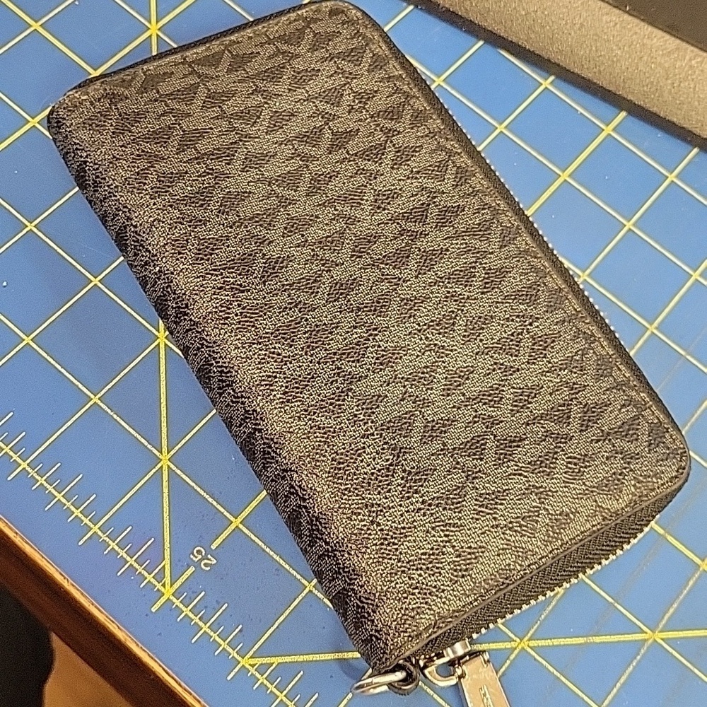 Michael Kors MK Black Wallet 12x4x1 Preloved - Picture 4 of 16